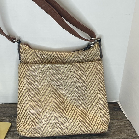 Brown Chevron Crossbody Bag. Weaved purse. Ink stains interior pocket. Pre-own. - Picture 4 of 12